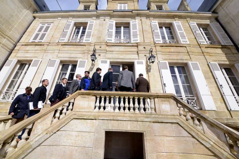 A small 'embouteillage' whilst entering Pichon-Lalande